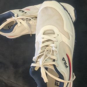 men's size 11 Fila tennis shoes